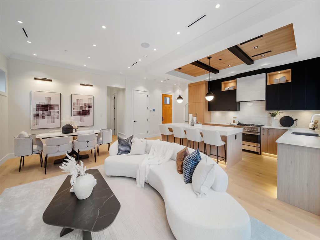 Listing Image for R3100870