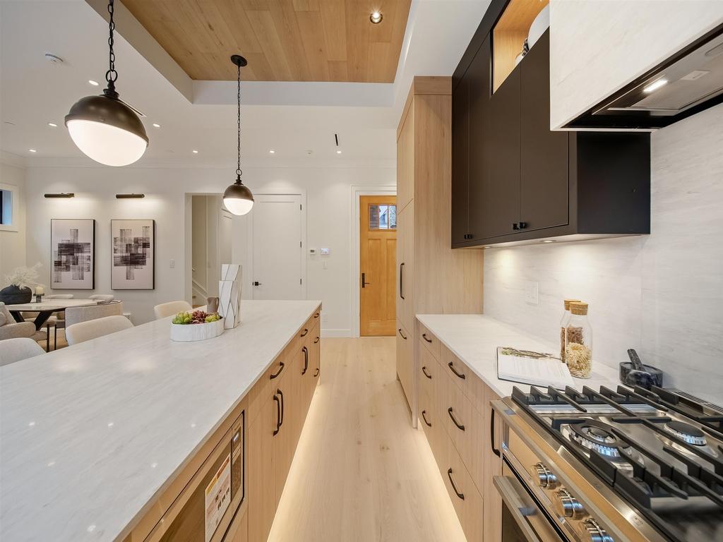 Listing Image for R3100870