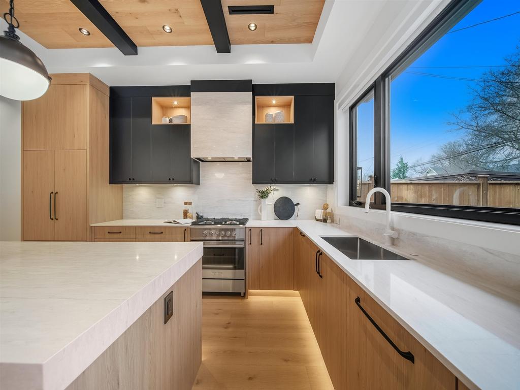 Listing Image for R3100870