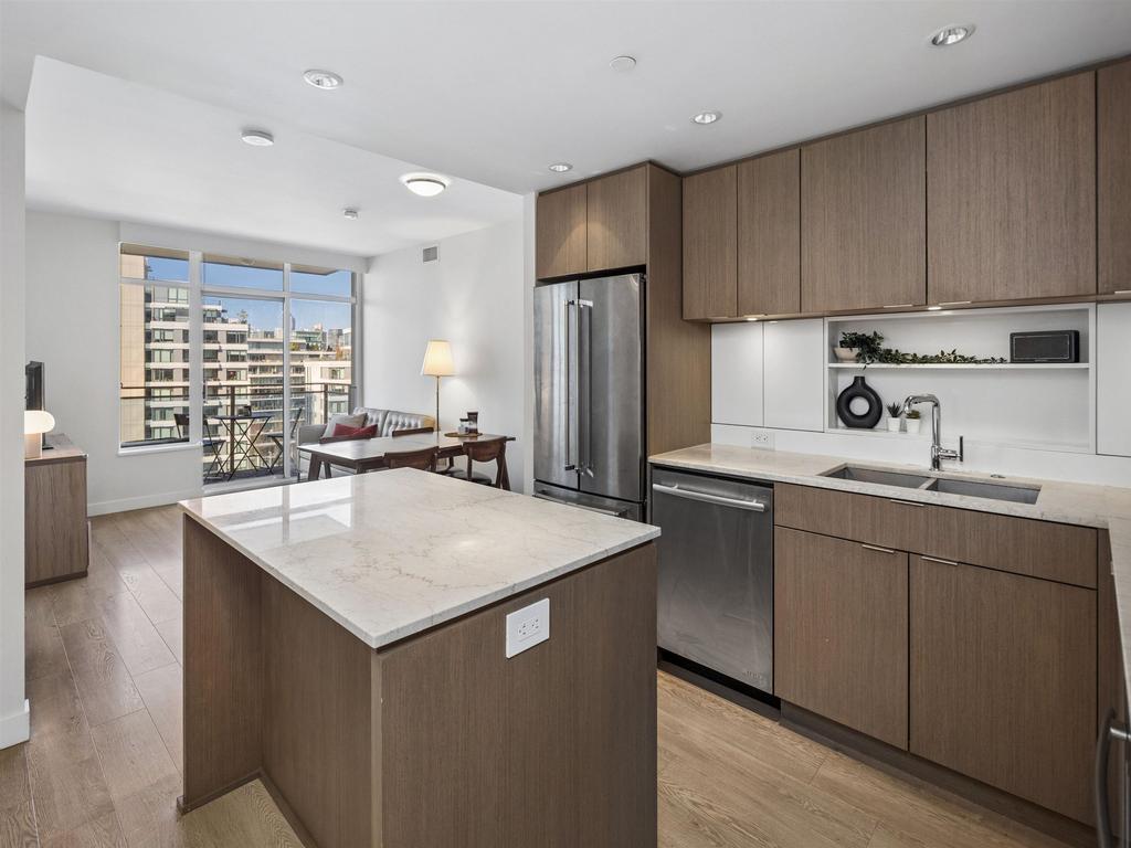 Listing Image for R3101020