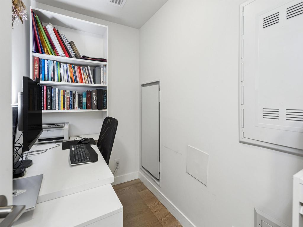 Listing Image for R3101020