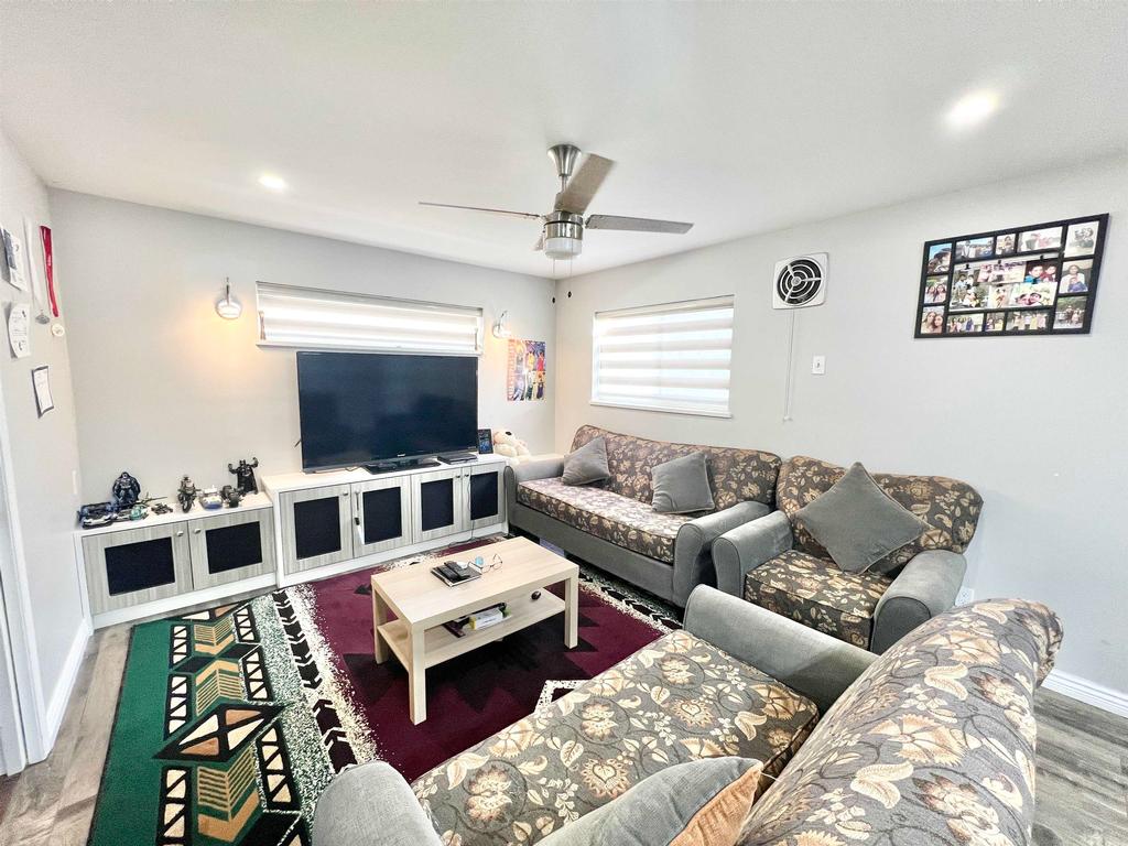 Listing Image for R3101022