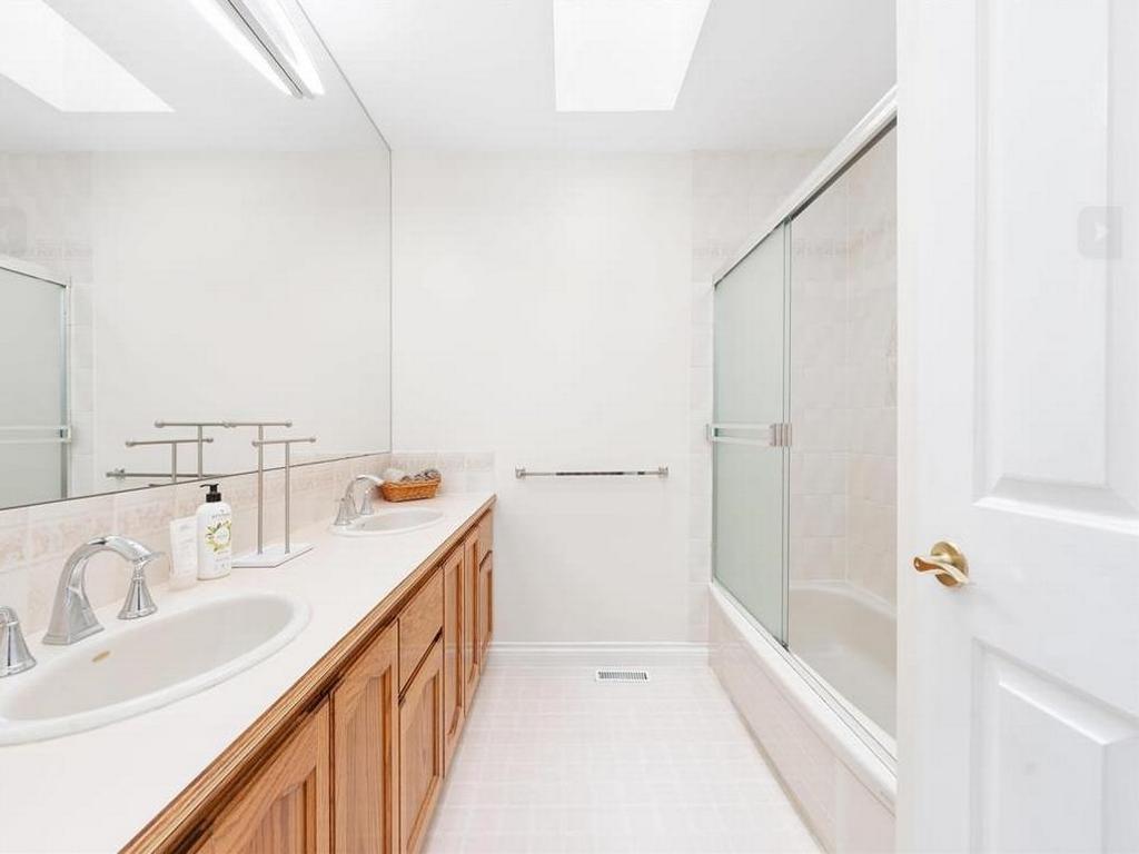 Listing Image for R3101080