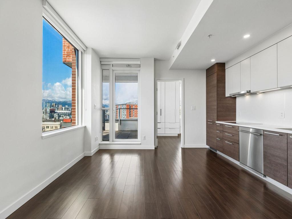 Listing Image for R3101796