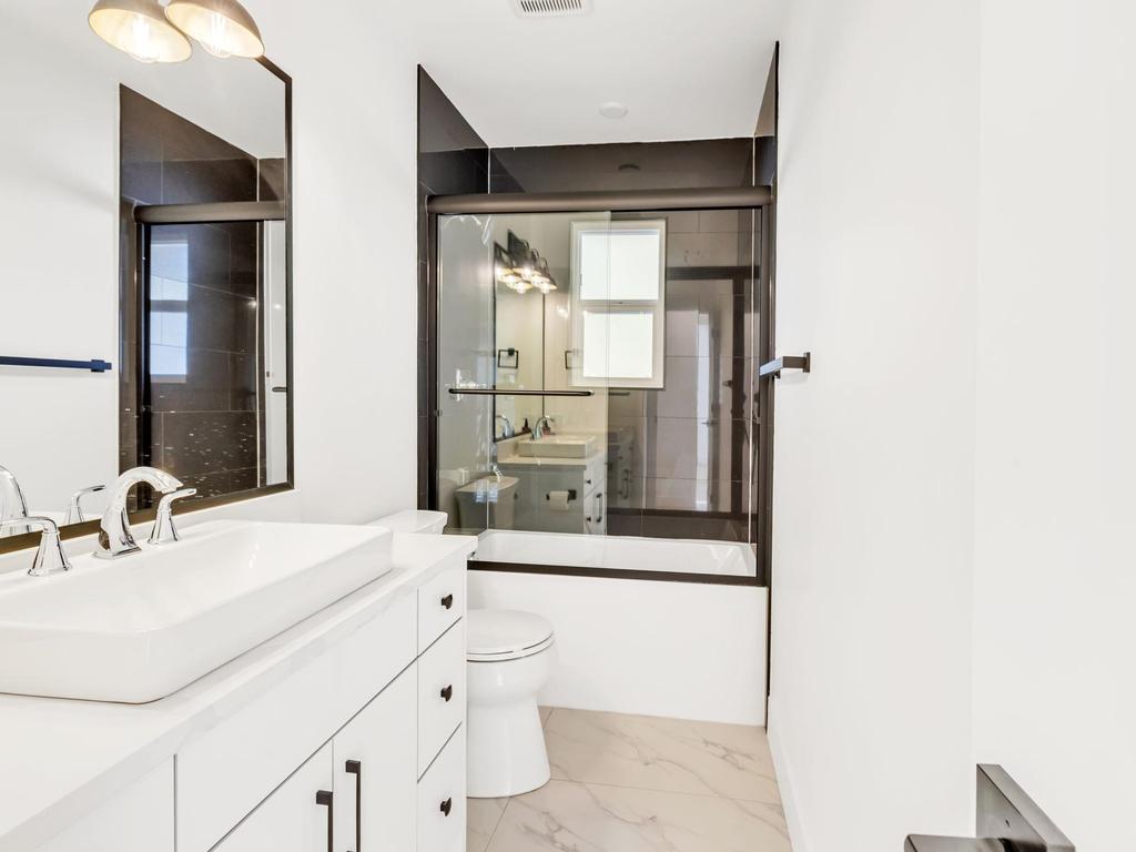 Listing Image for R3102000
