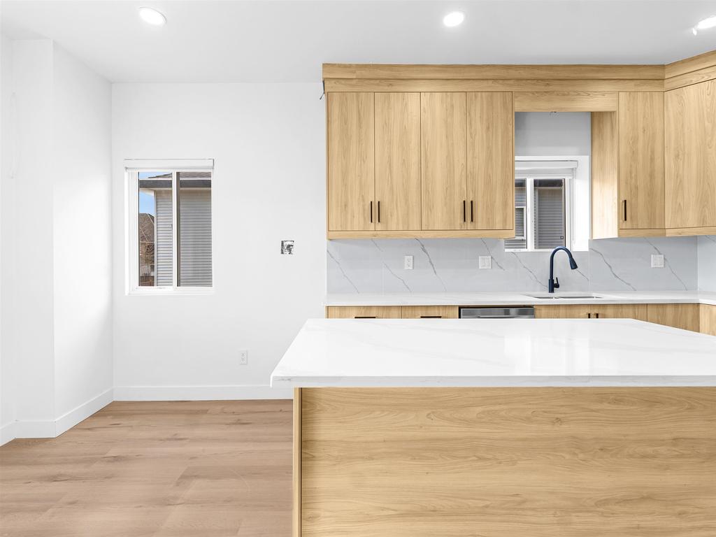 Listing Image for R3102036