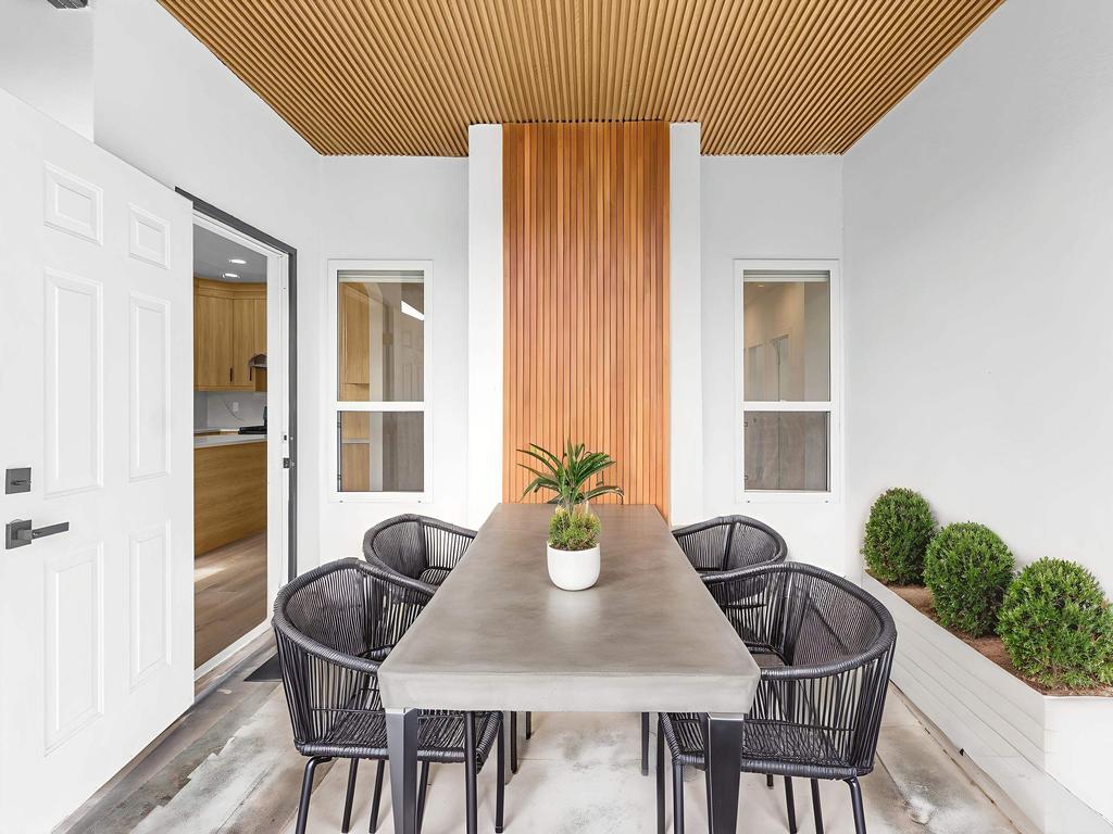 Listing Image for R3102036