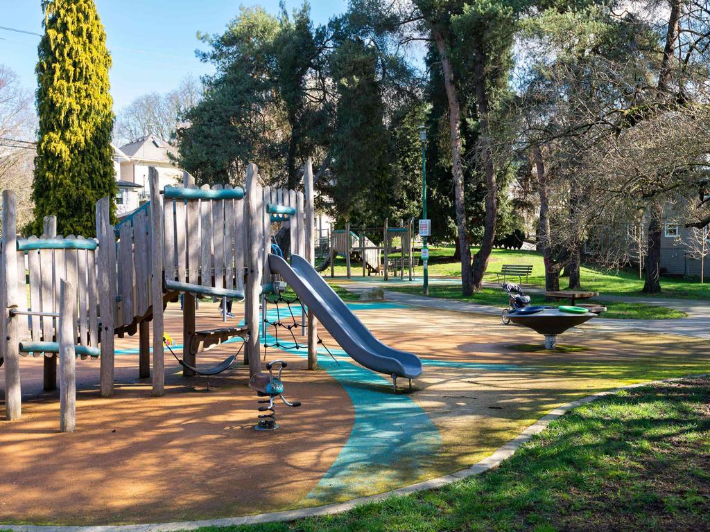 Listing Image for R3102372