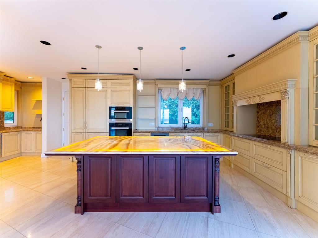 Listing Image for R3102802