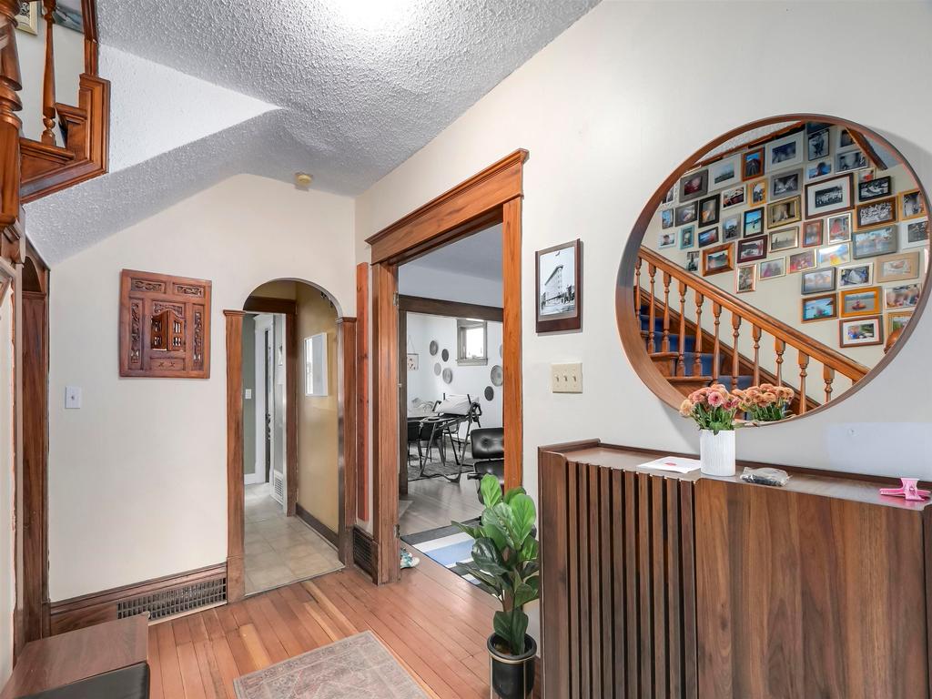 Listing Image for R3104057