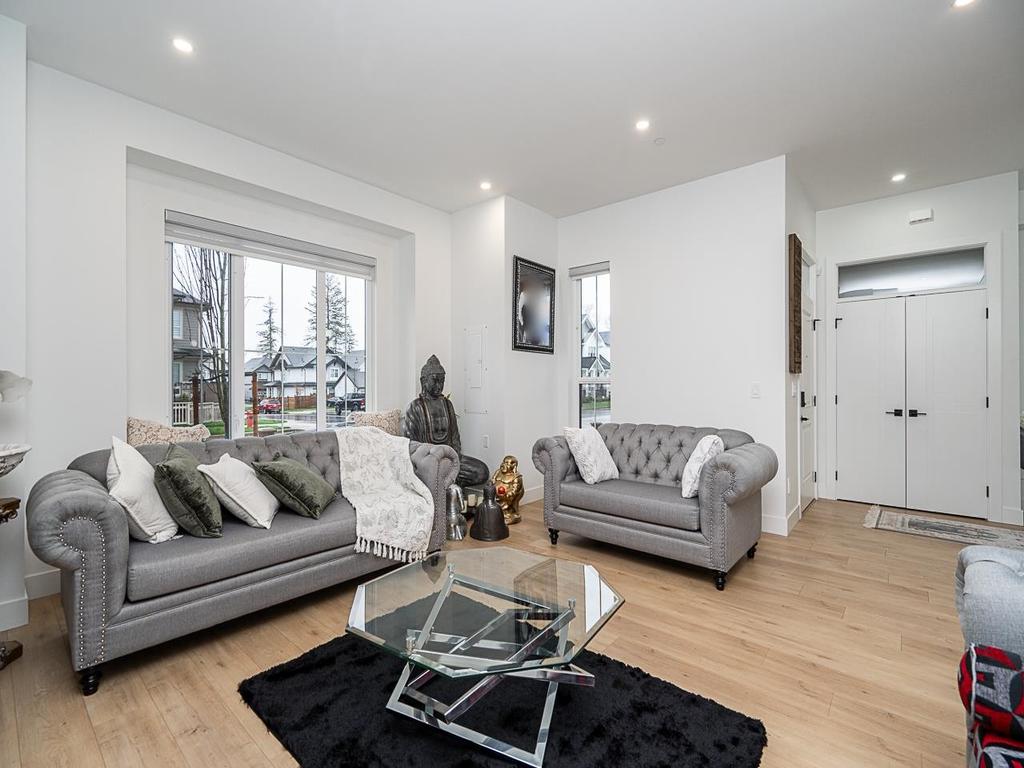 Listing Image for R3104595