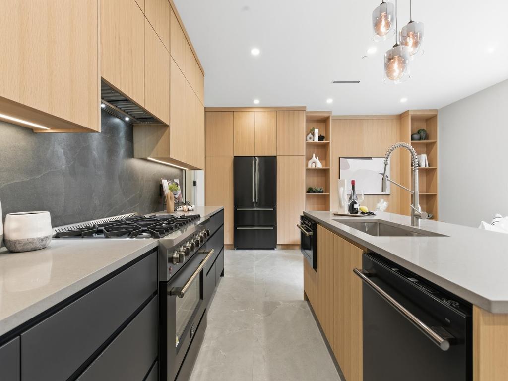 Listing Image for R3104684