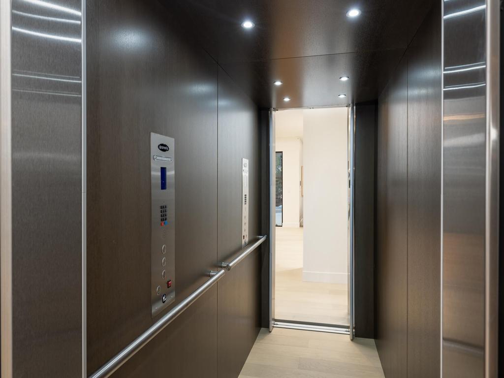 Listing Image for R3104975