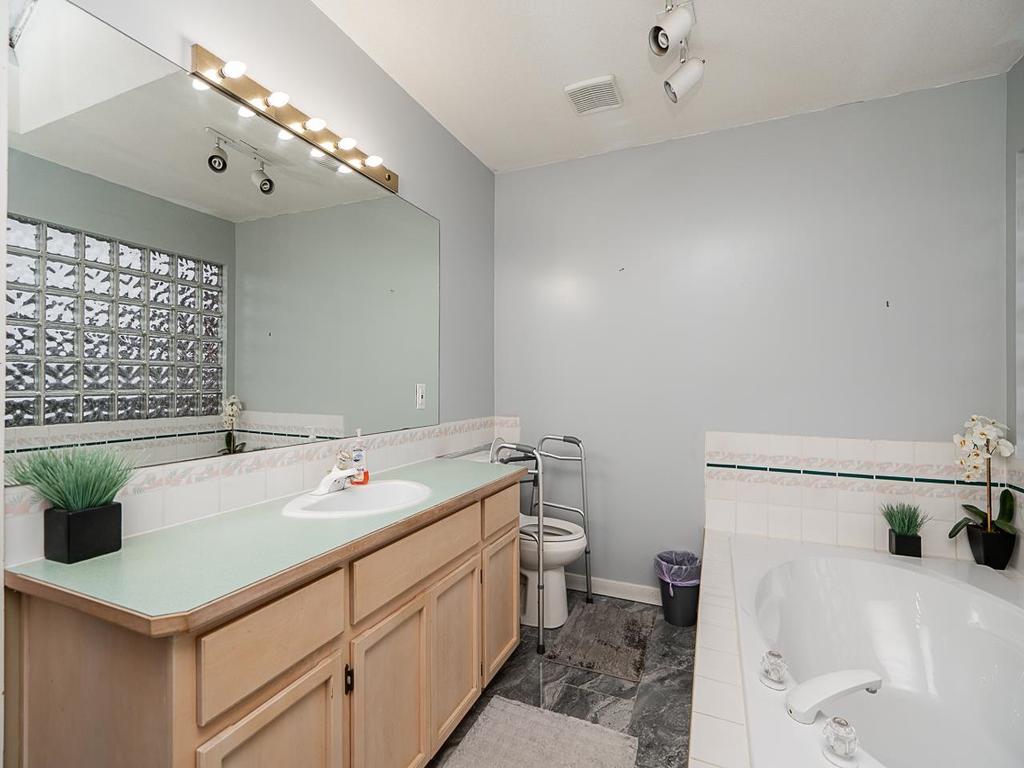 Listing Image for R3105030