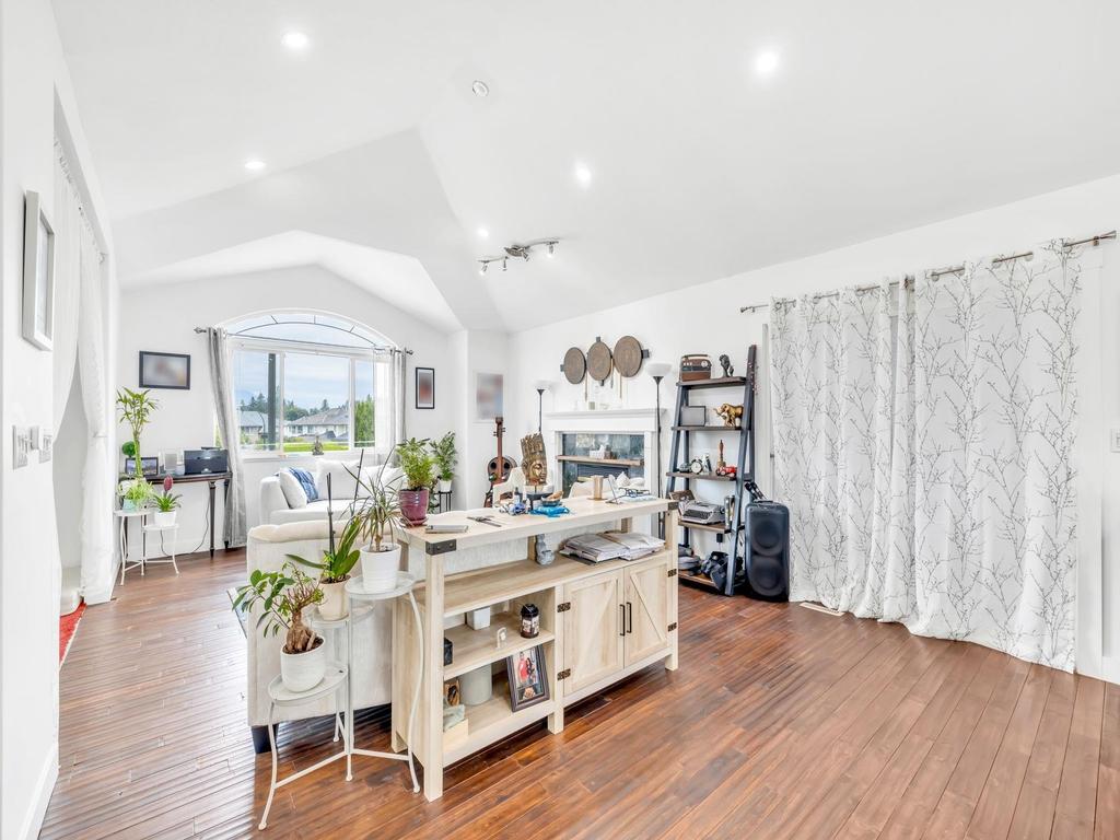 Listing Image for R3106600