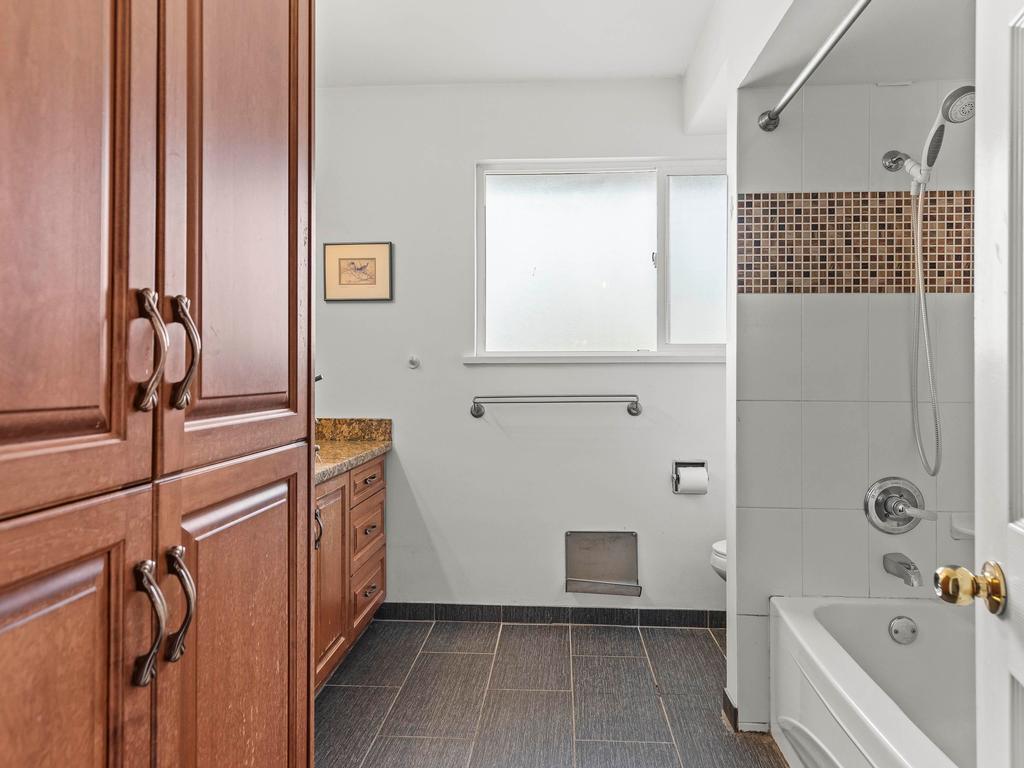 Listing Image for R3110026