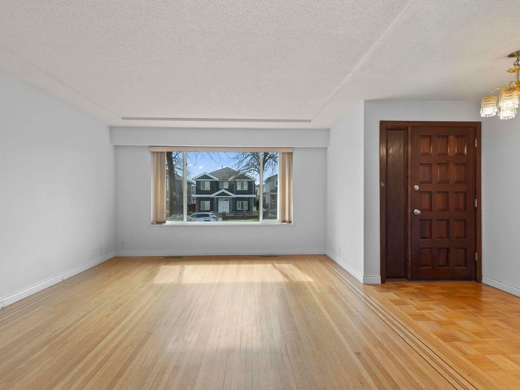 Listing Image for R3110026