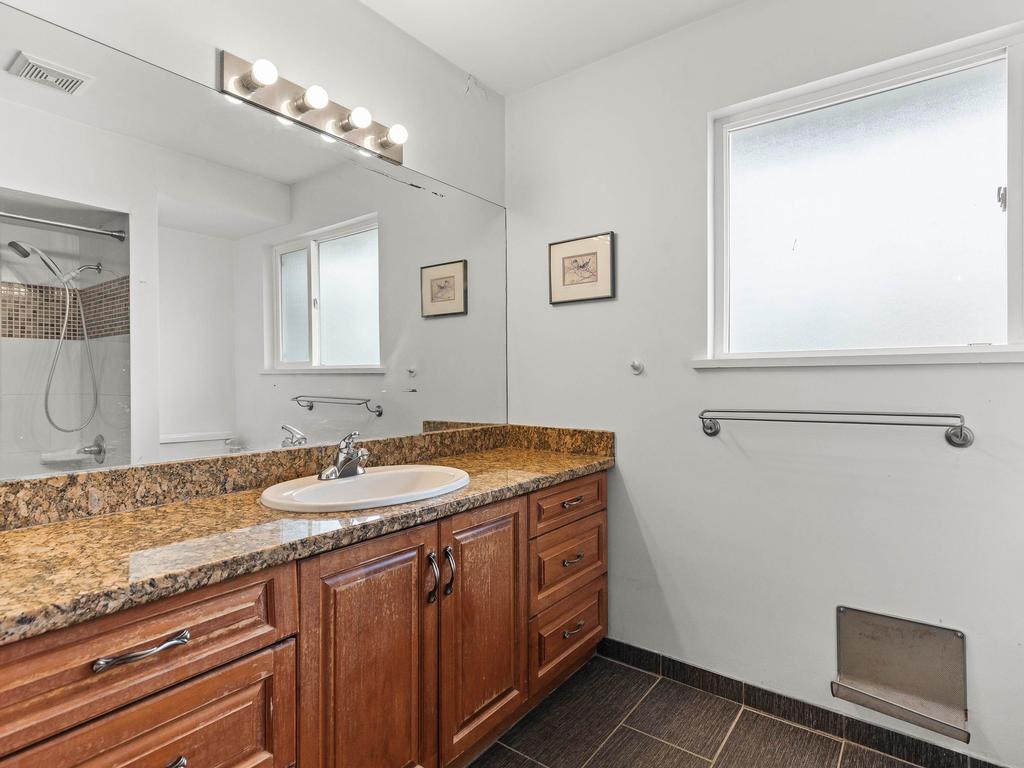 Listing Image for R3110026