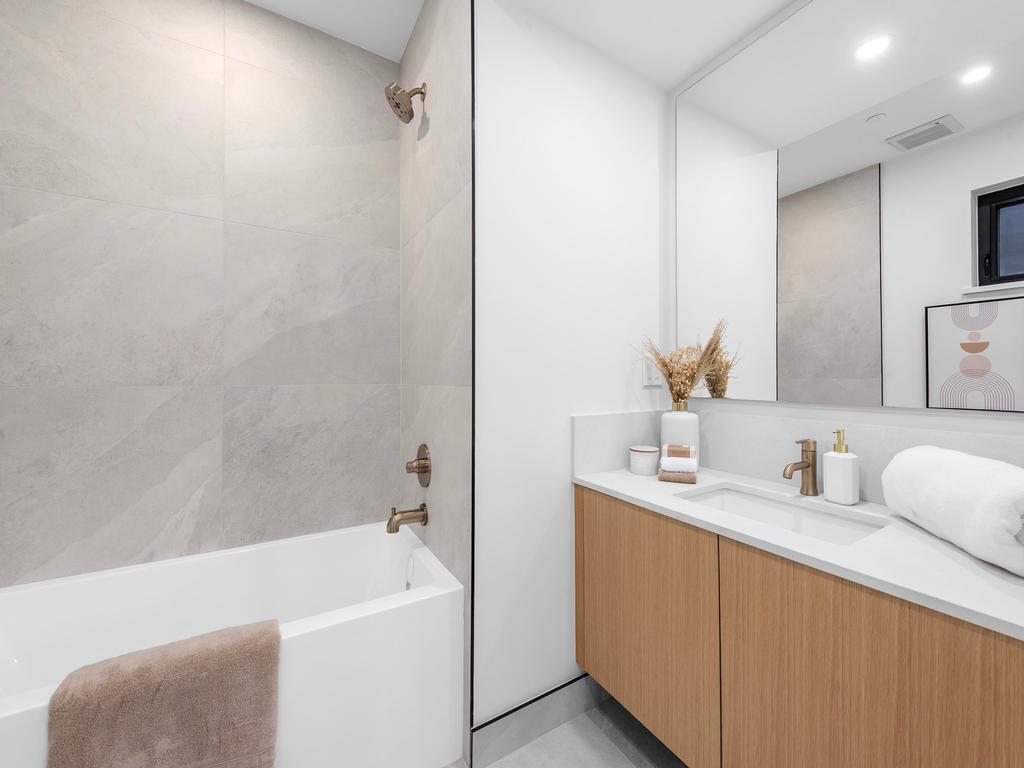 Listing Image for R3110053