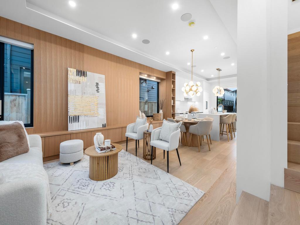 Listing Image for R3110053