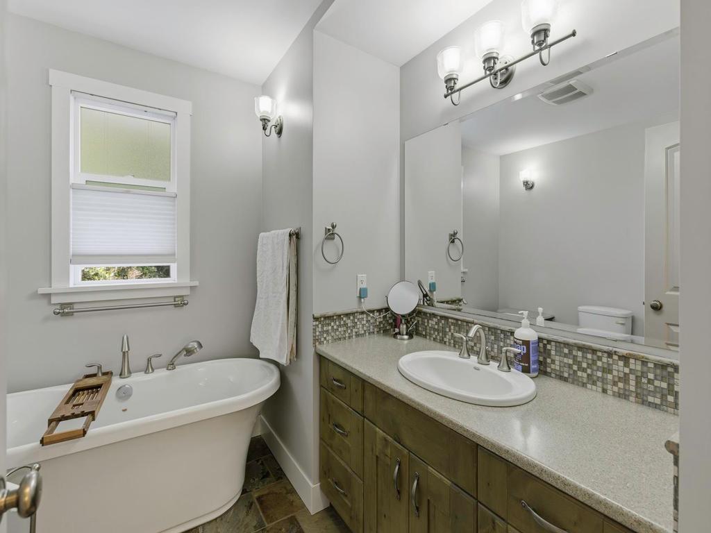 Listing Image for R3110081