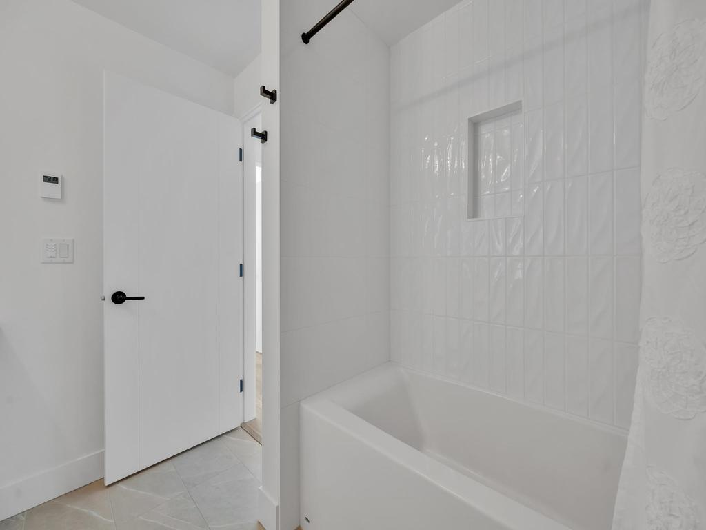 Listing Image for R3110182