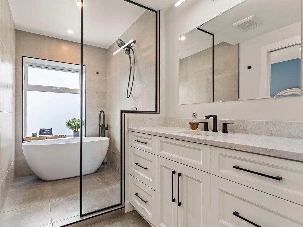 Listing Image for R3110183