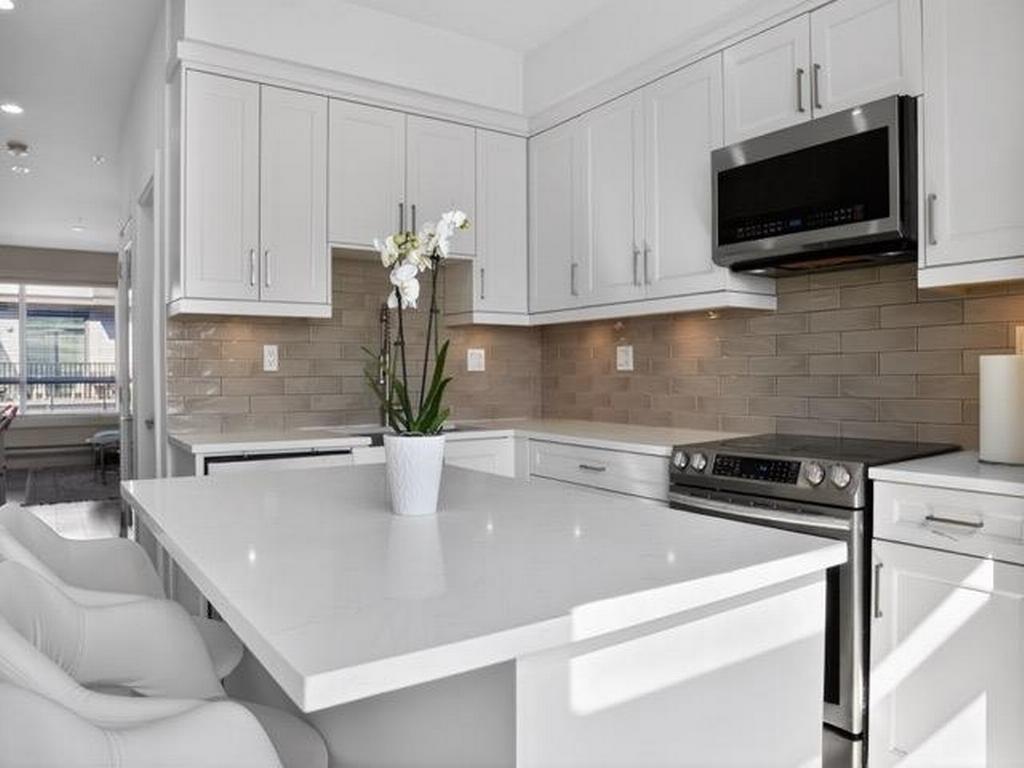 Listing Image for R3110252