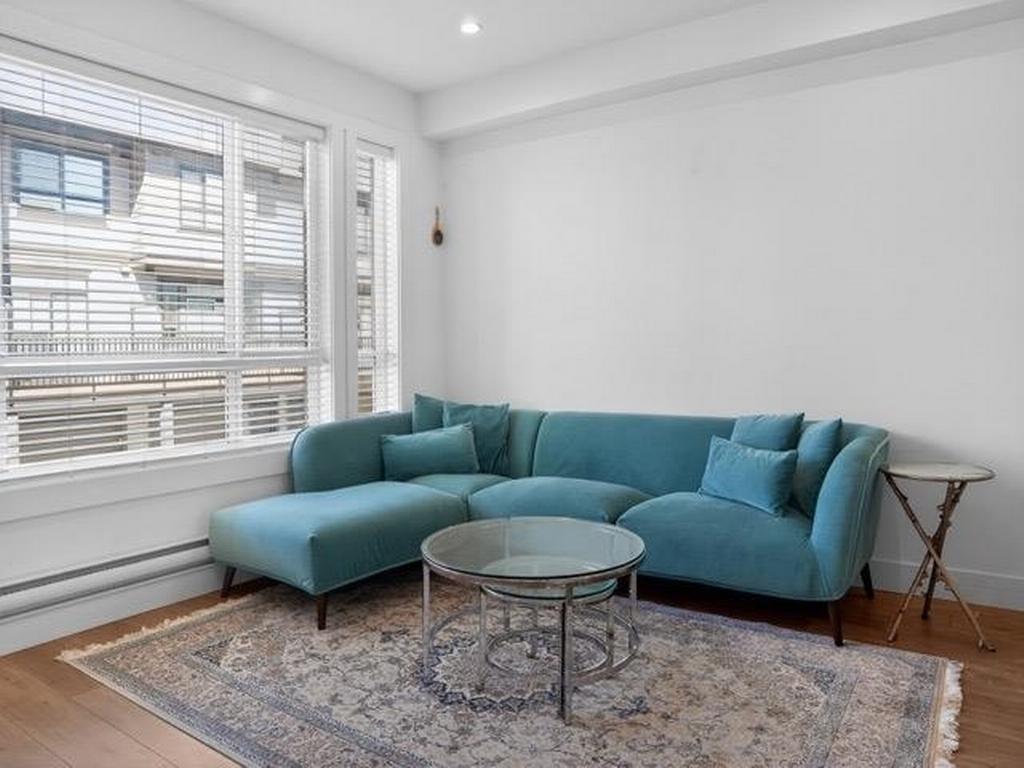 Listing Image for R3110252