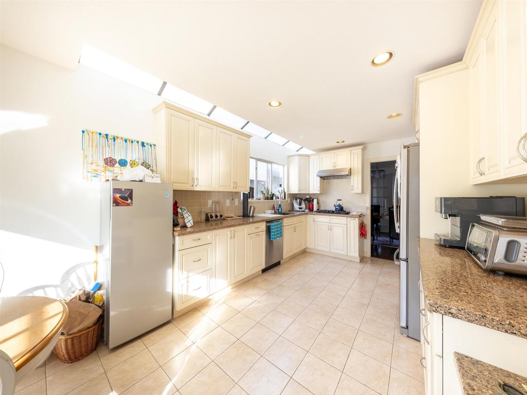 Listing Image for R3110294