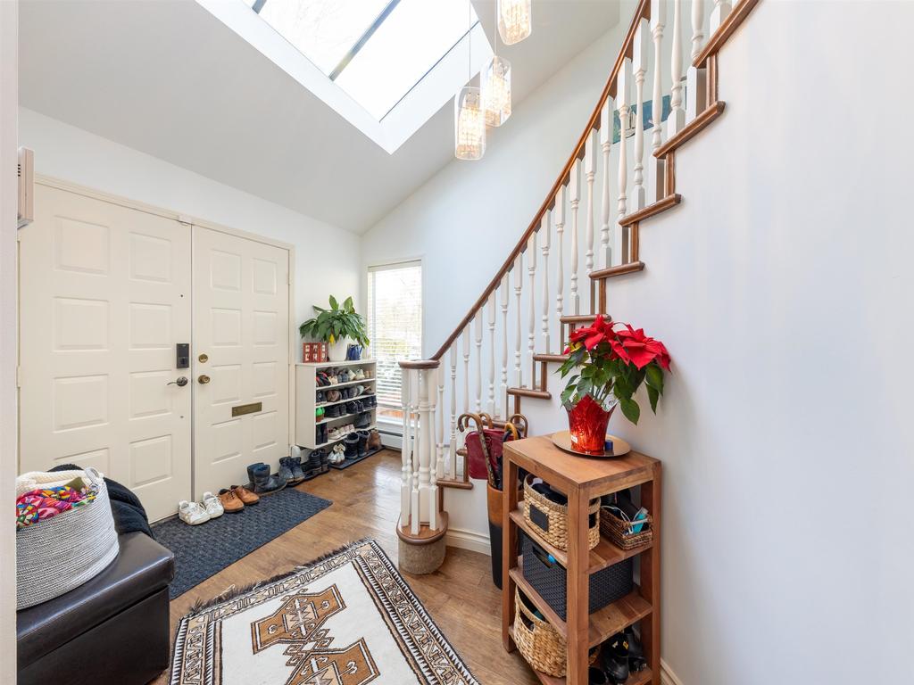 Listing Image for R3110294