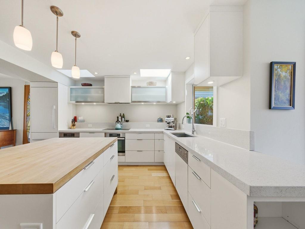 Listing Image for R3110295