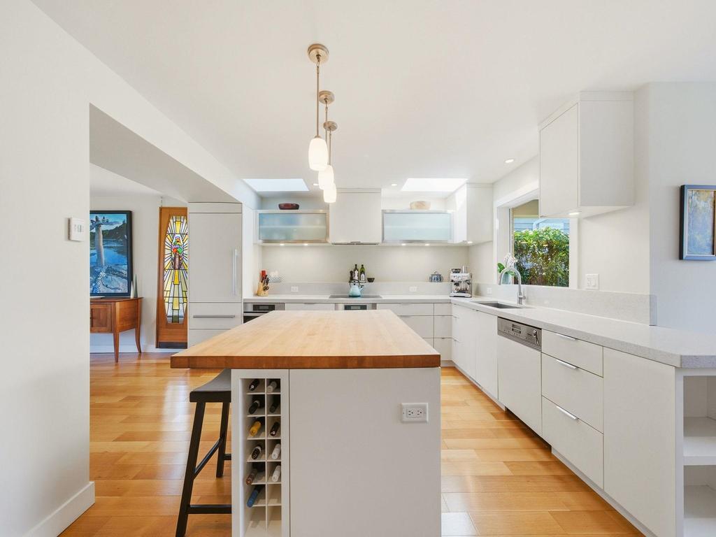 Listing Image for R3110295