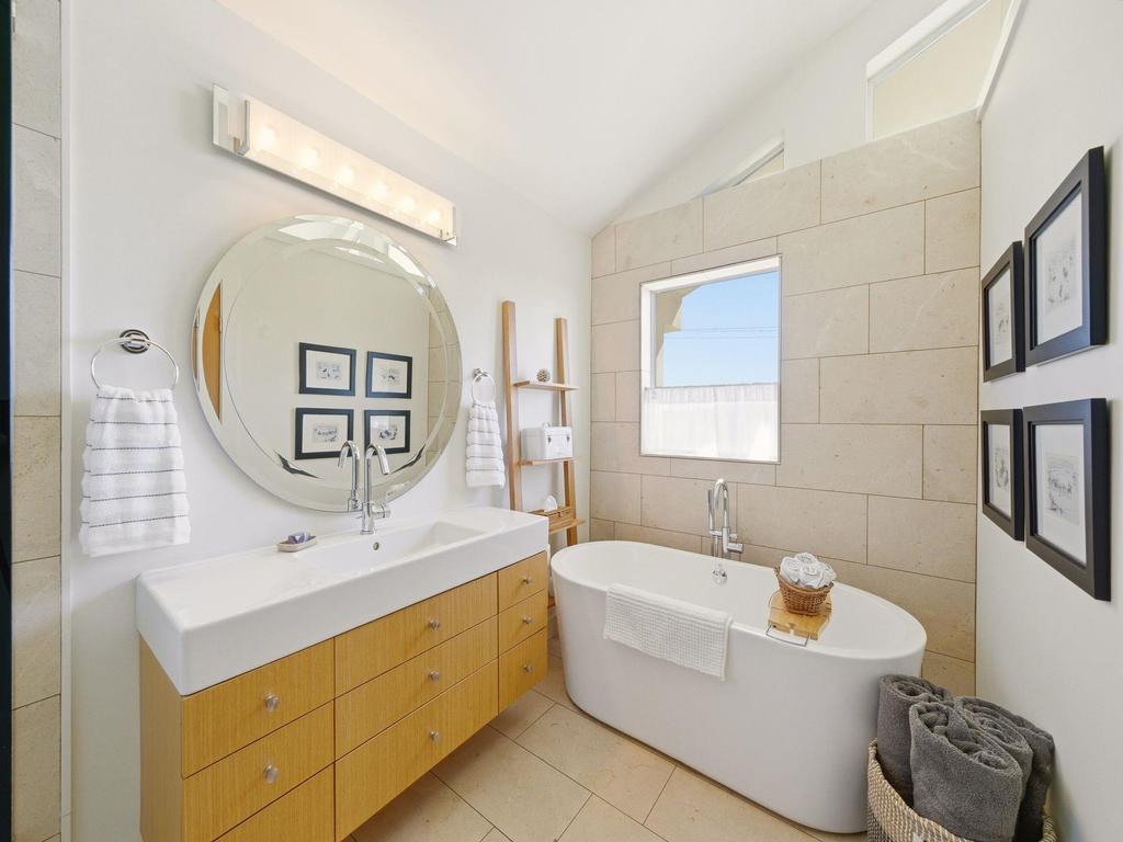 Listing Image for R3110295