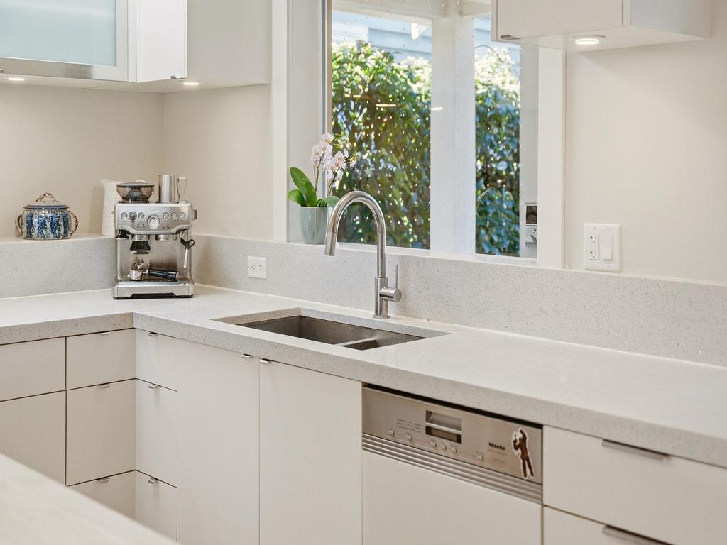 Listing Image for R3110295