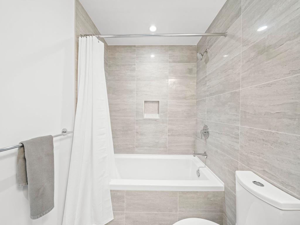 Listing Image for R3110302