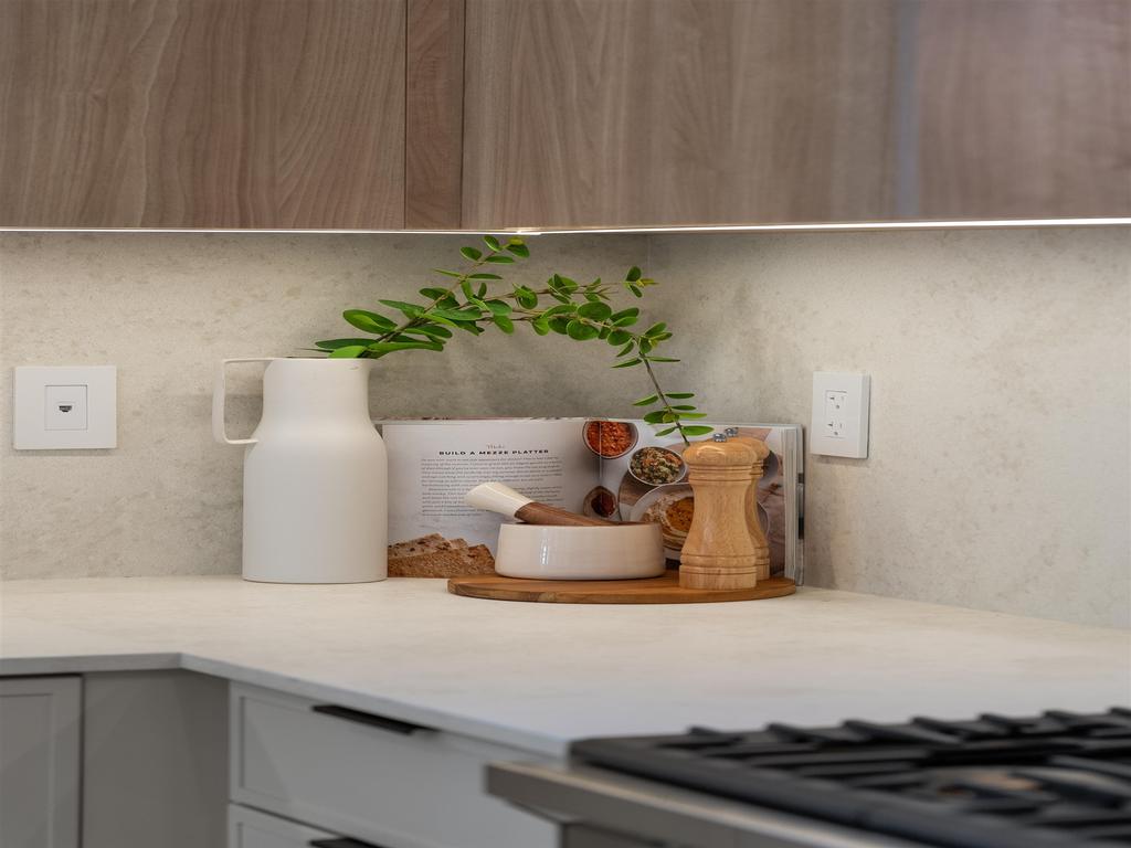 Listing Image for R3110320