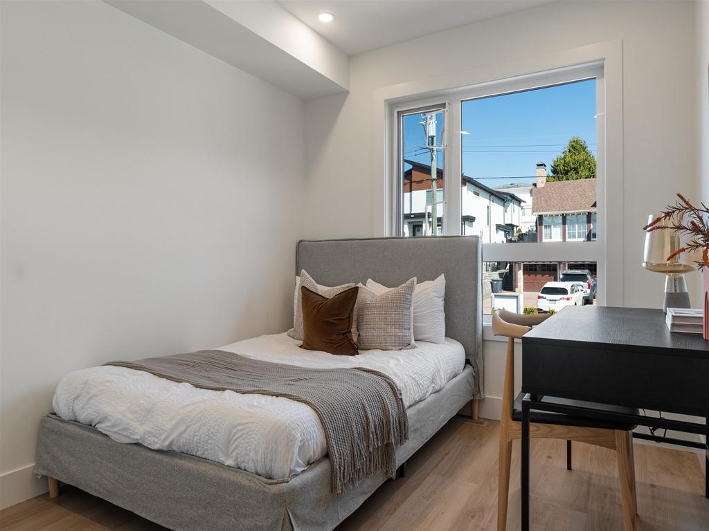 Listing Image for R3110320