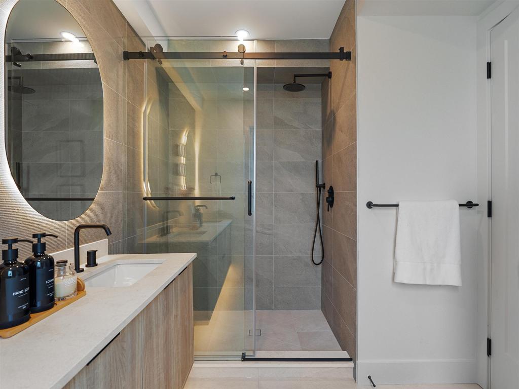 Listing Image for R3110320