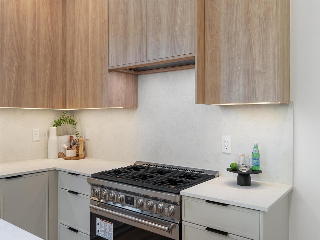 Listing Image for R3110320