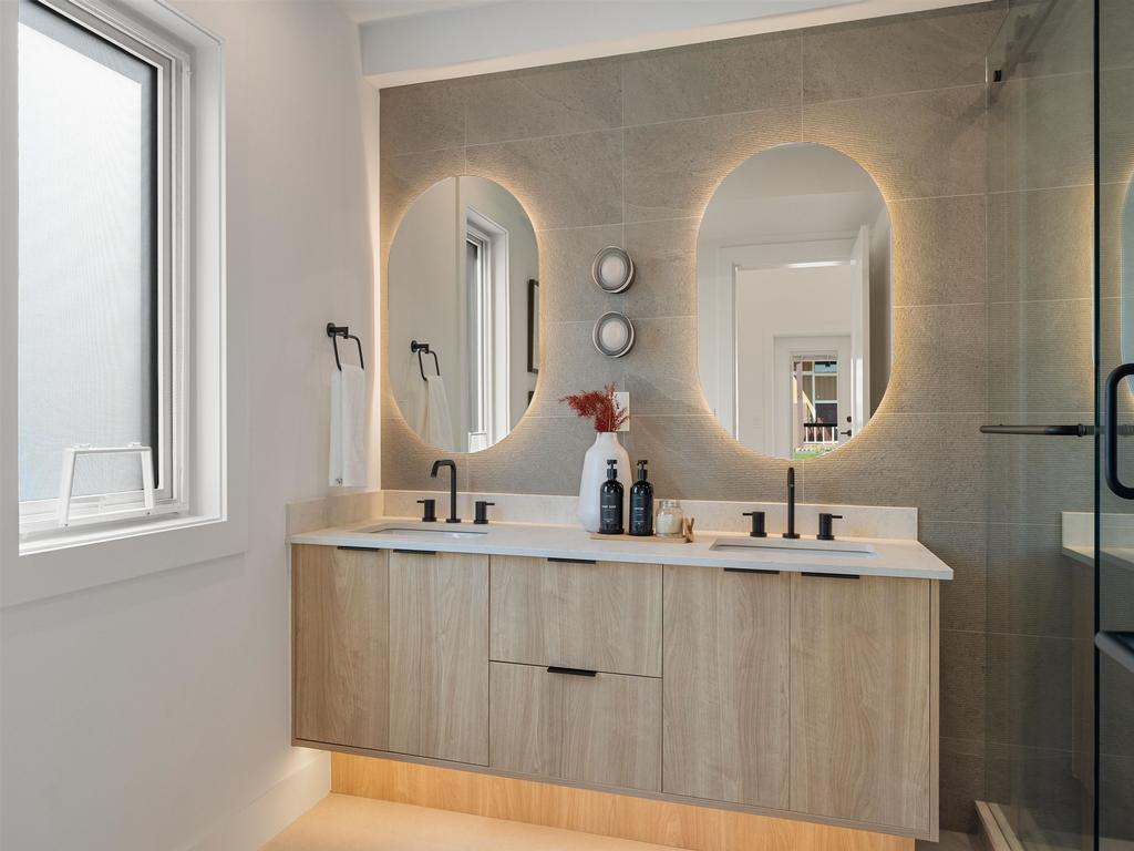 Listing Image for R3110320