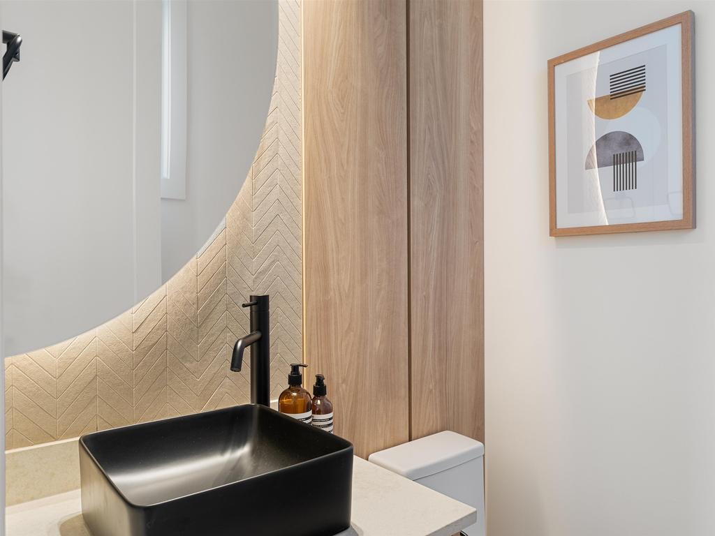 Listing Image for R3110320