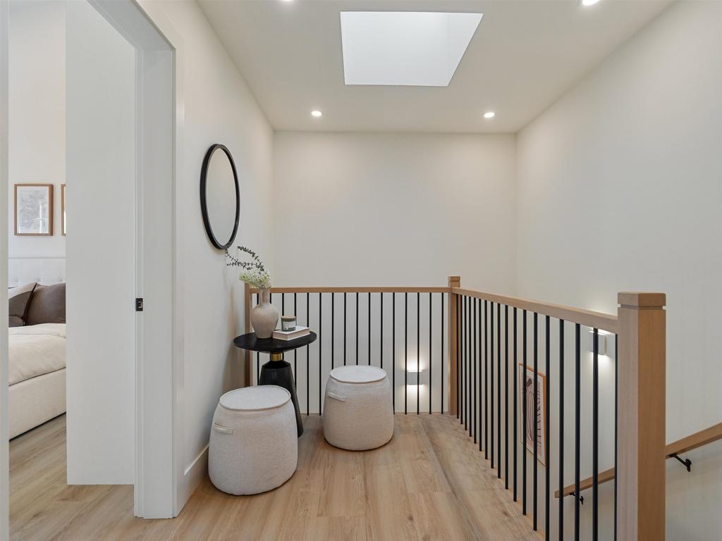 Listing Image for R3110320