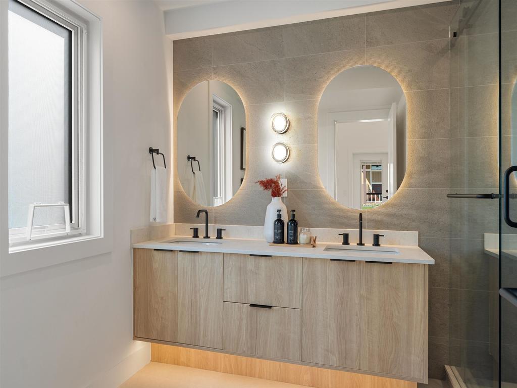 Listing Image for R3110320