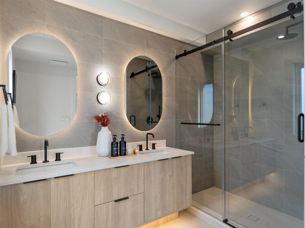 Listing Image for R3110320