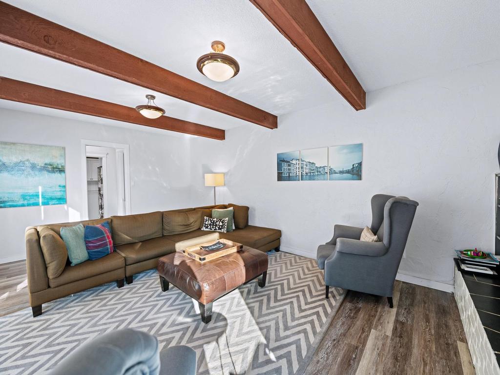 Listing Image for R3110341