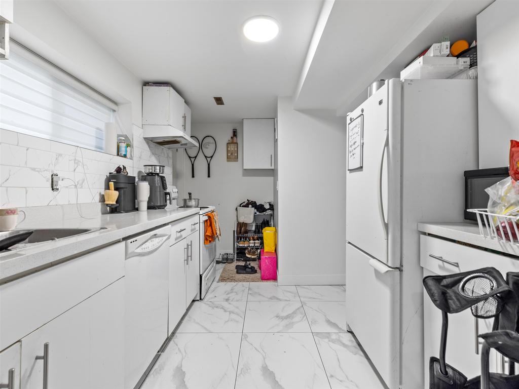 Listing Image for R3110350