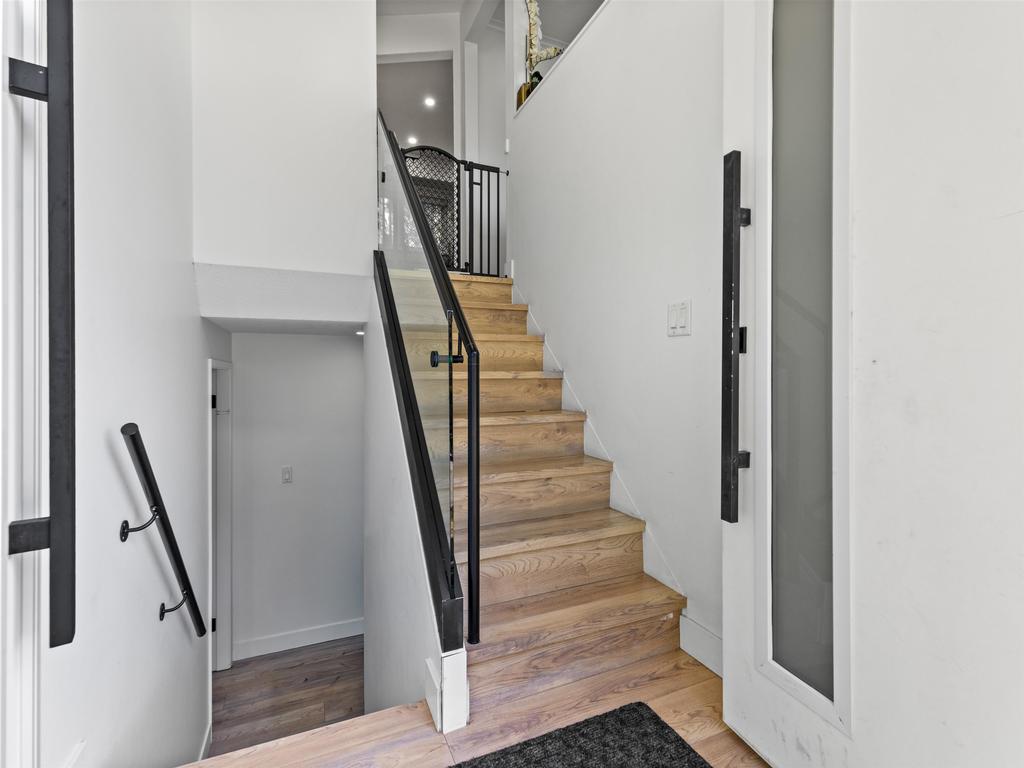 Listing Image for R3110350