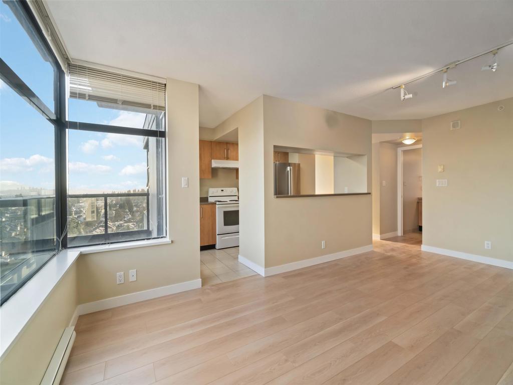 Listing Image for R3110359