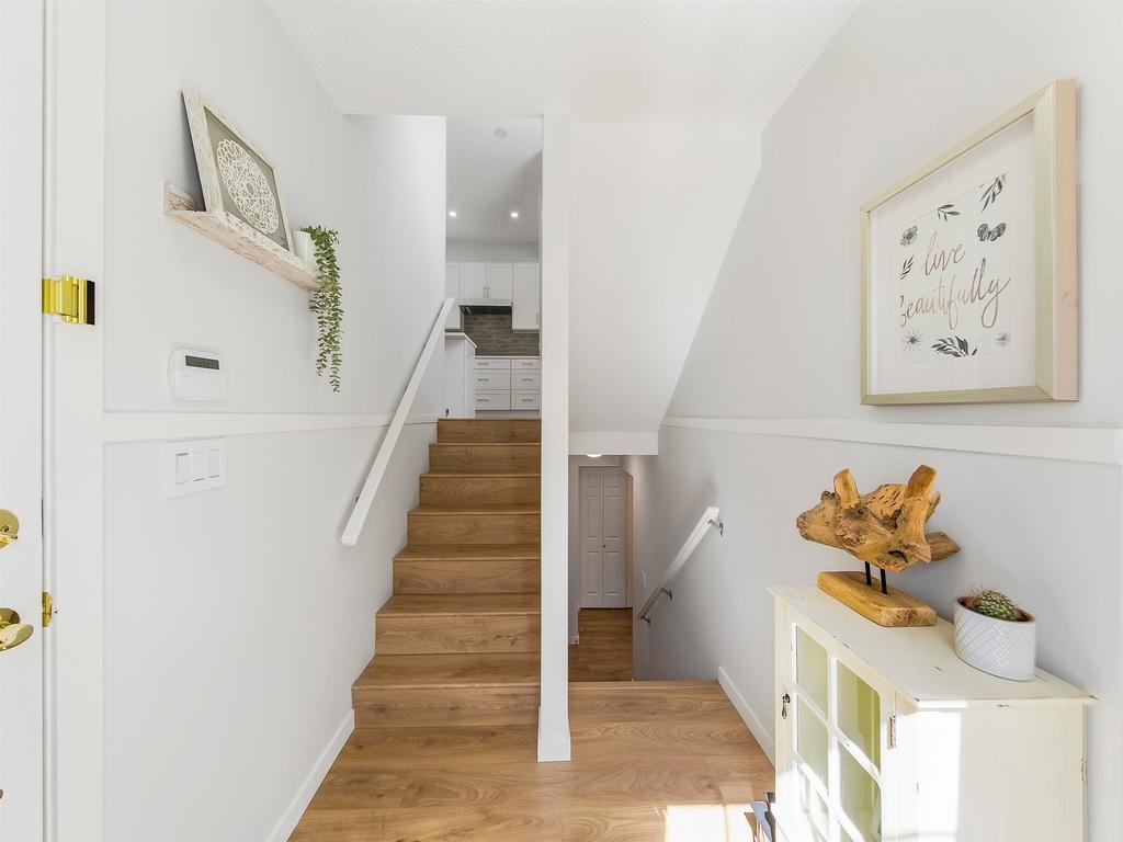 Listing Image for R3110398